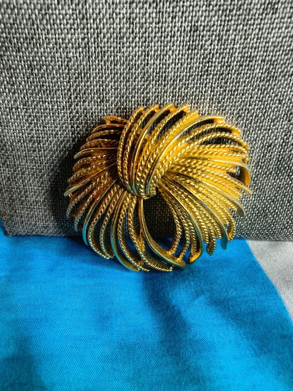 Vintage Monet Mirador Gold Tone Brooch